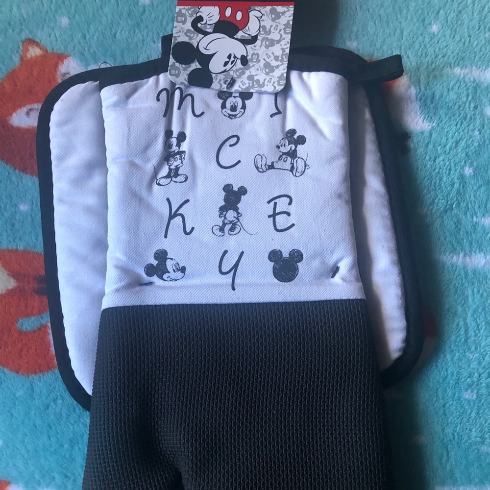 ‼️MICKEY MOUSE OVEN MITT & POT HOLDER‼️